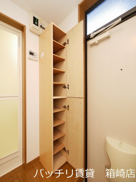 ロビー　別号室写真の為現況を優先致します。