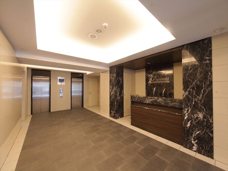 エントランス　エントランス　オートロック　宅配ＢＯＸ　防犯カメラ