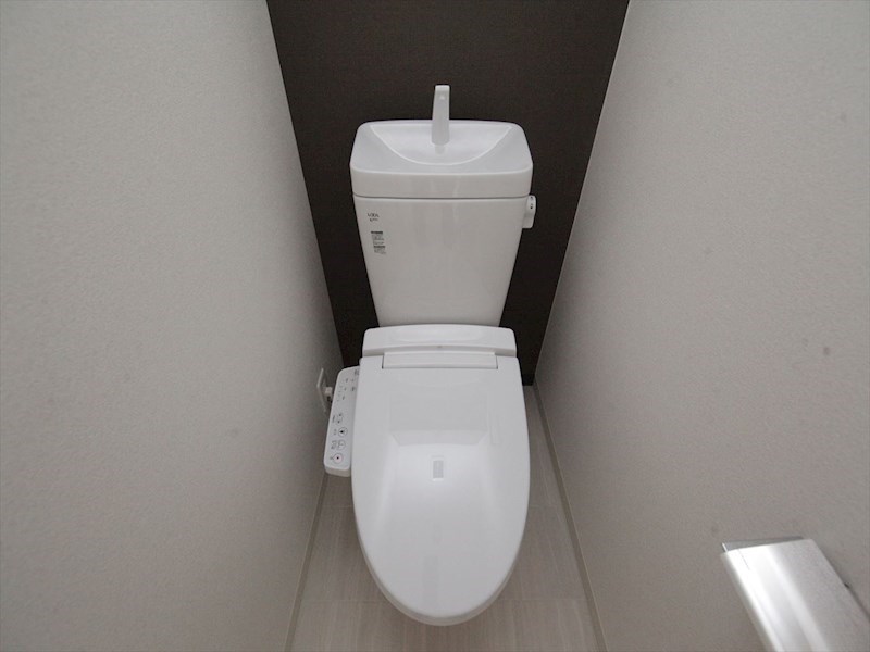 トイレ　温水洗浄暖房便座付トイレ