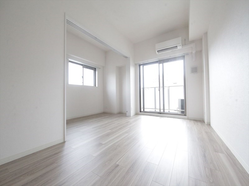 バルコニー　ＬＤＫ10.8帖　洋室4.5帖　つなげても仕切っても使えます