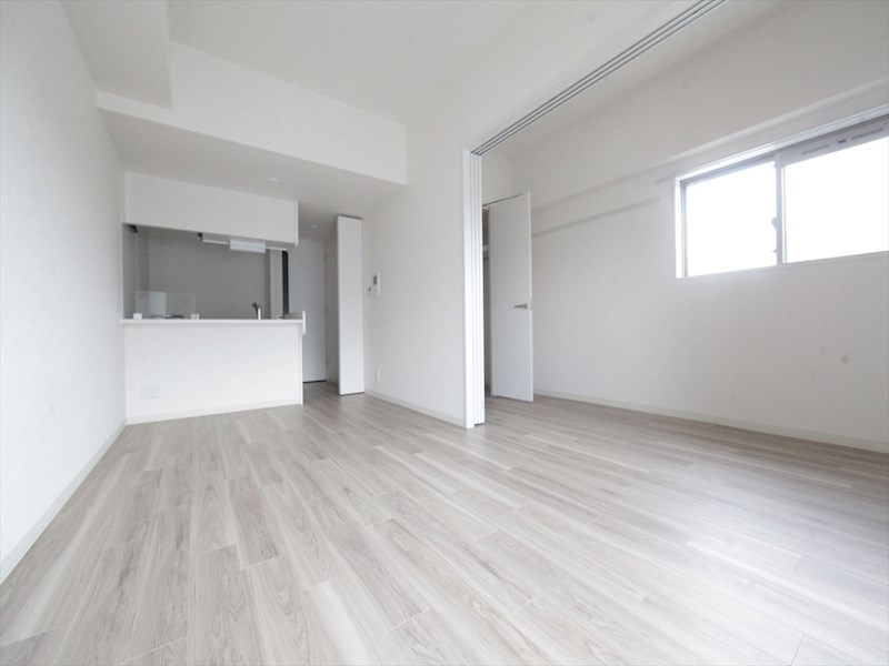 居室・リビング　ＬＤＫ10.8帖　洋室4.5帖　つなげても仕切っても使えます