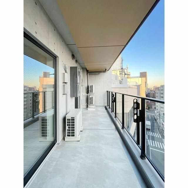 バルコニー　開放的で明るい空間を演出してくれるバルコニーです