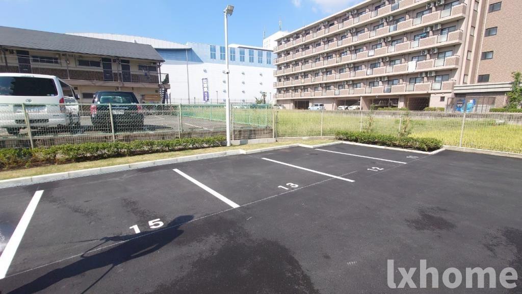 駐車場　車をお持ちの方に嬉しい駐車場付きの物件です
