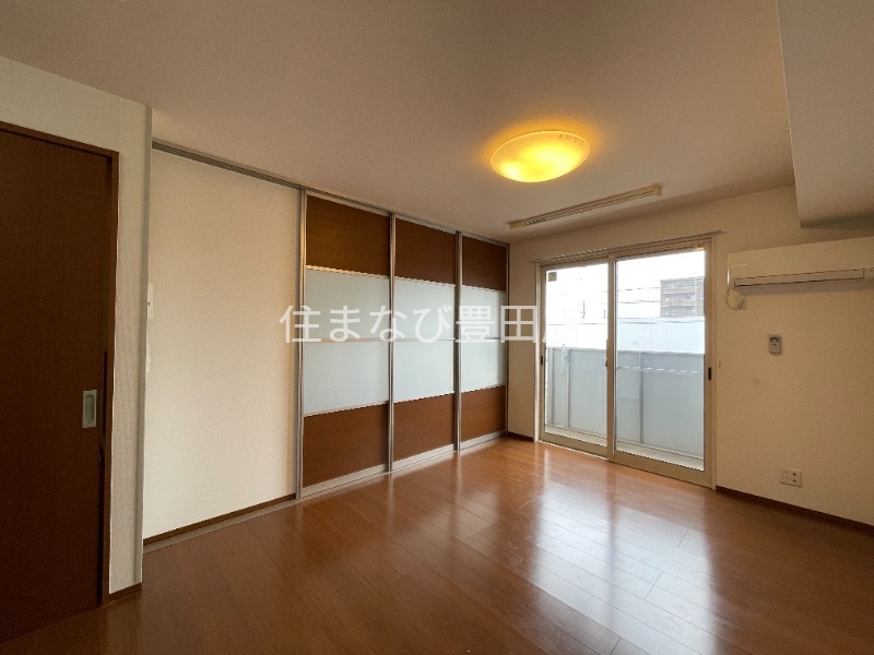 居室・リビング　同型別部屋写真