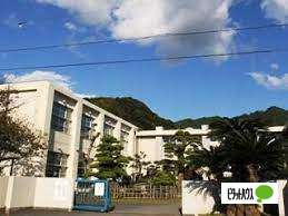 小学校　藤枝市立岡部小学校（小学校）まで1183m