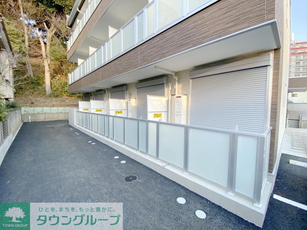 バルコニー　★１階住戸はシャッター雨戸付き★