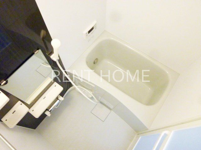 バス・シャワールーム　バスルームです。（追い焚き付）