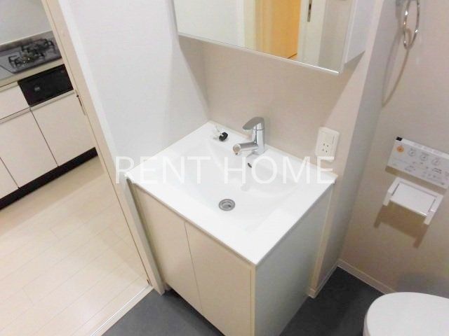 洗面設備　シャンプードレッサーの独立洗面台です。