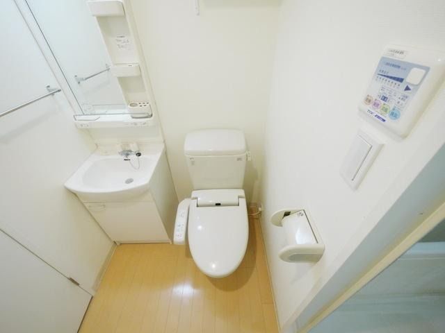 トイレ　（別タイプ参考写真）スパシエルクス赤羽　北区志茂4