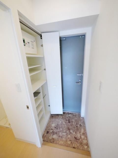 玄関　（別タイプ参考写真）スパシエルクス赤羽　北区志茂4