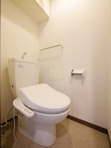 トイレ　同物件、別部屋のお写真になります。