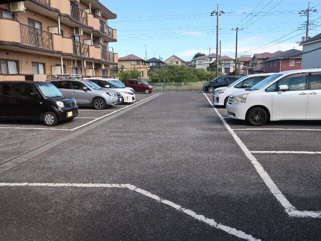駐車場　駐車場があるので、車を買う予定の方も安心です