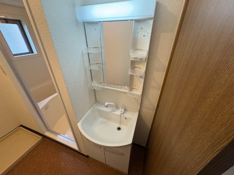 洗面設備　朝の身支度には欠かせない独立洗面化粧台