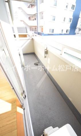 バルコニー　落ち着いた時間を過ごせるバルコニーです