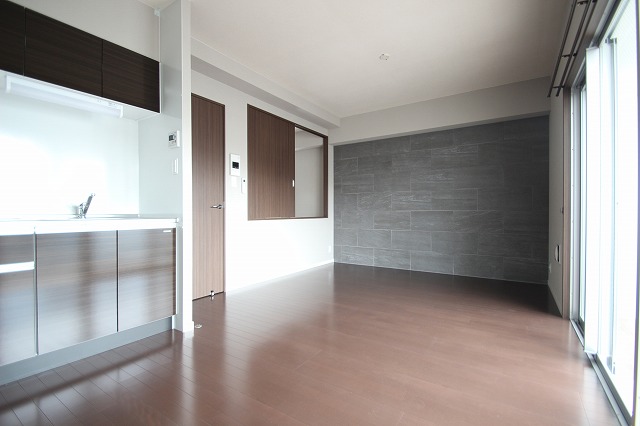 居室・リビング　同物件別号室のものです。