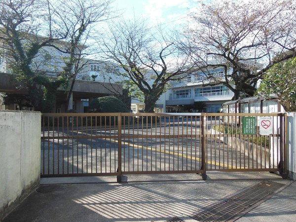 小学校　成田小学校（小学校）まで1254m