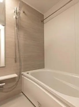 バス・シャワールーム　コンパクトで使いやすいお風呂です