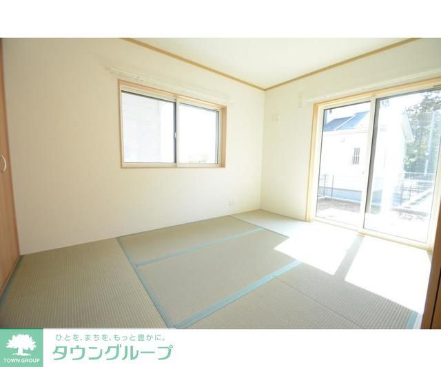 バルコニー　２面採光の明るい和室