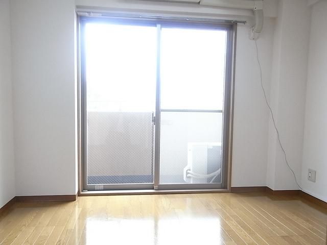 居室・リビング　フローリング仕上げ