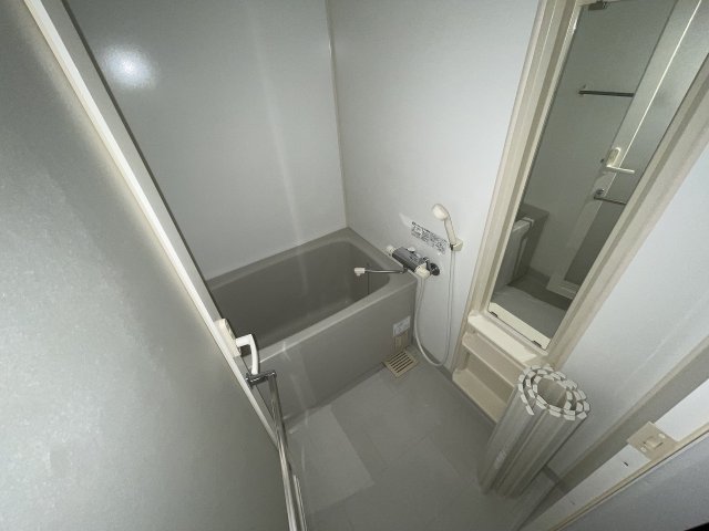 バス・シャワールーム　コンパクトで使いやすいお風呂です