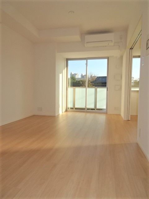 その他部屋・スペース　南向きのリビングダイニング