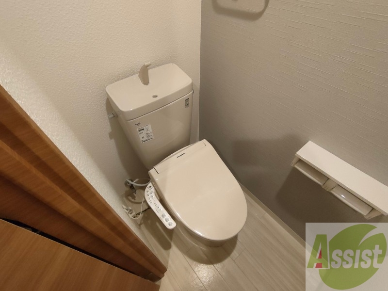 トイレ　シャワートイレになっているので快適です！