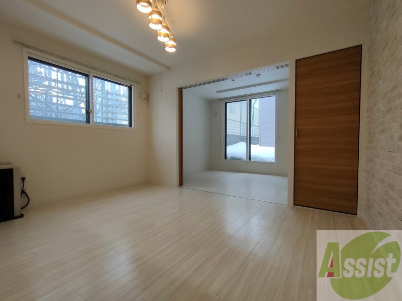 居室・リビング　広くてきれいなリビングです！快適に過ごせそうですね。