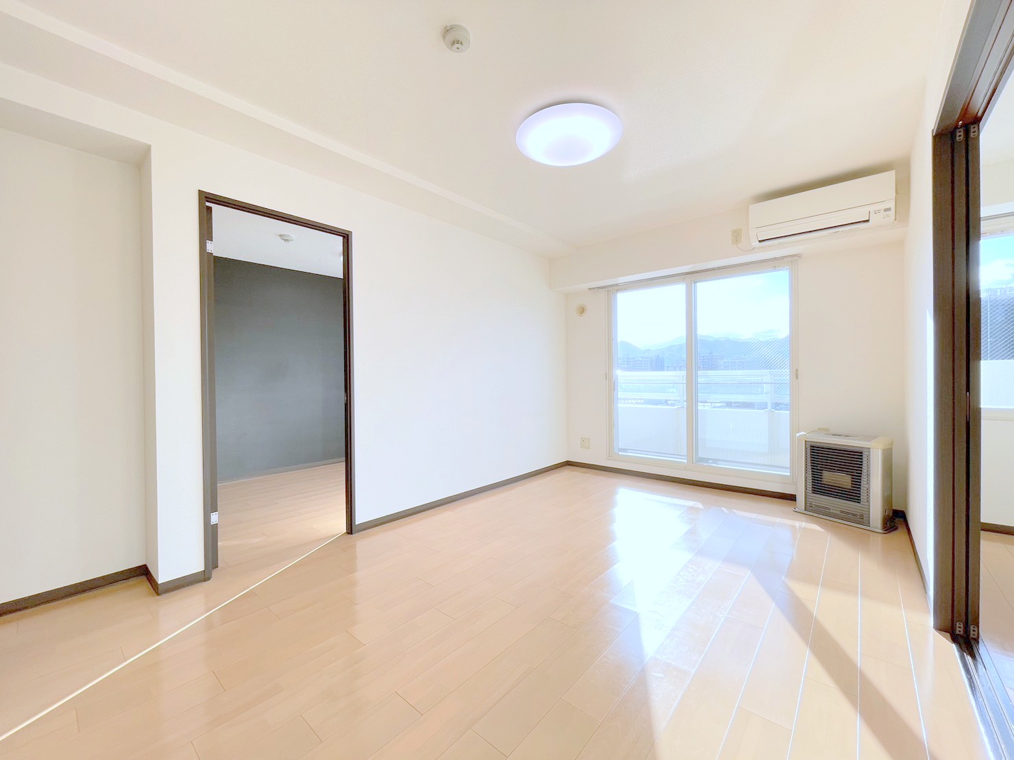 居室・リビング　★設備充実、ペット可賃貸マンション！★角部屋で日当たり良好！