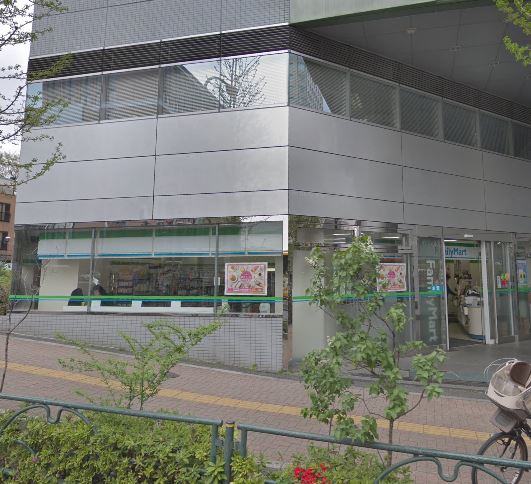コンビニ　ファミリーマート 護国寺駅前店（コンビニ）まで124m