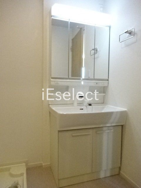 洗面設備　朝の忙しい時間に便利な洗髪化粧台！