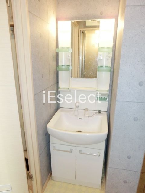 洗面設備　独立していると便利ですね。