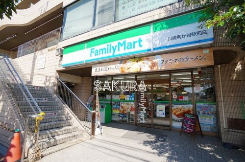 コンビニ　ファミリーマート 川崎梶が谷駅前店（コンビニ）まで162m