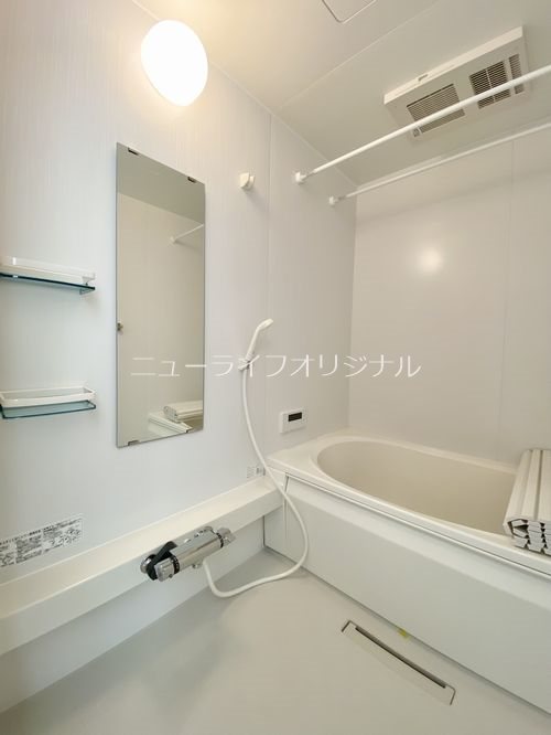 バス・シャワールーム　湿気対策や雨天時のお洗濯に役立つ浴室乾燥機付き☆