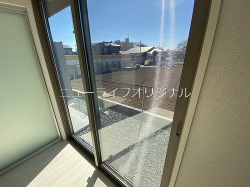 バルコニー　南に面しているので明るい光が室内まで差し込みます☆