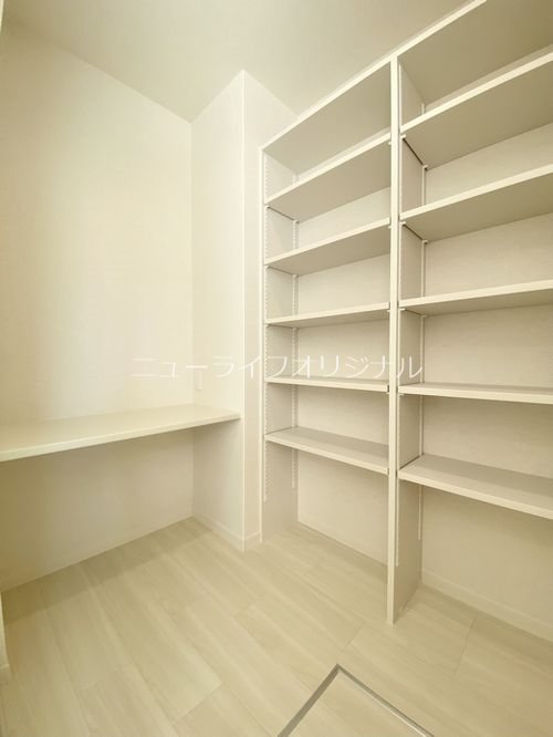 収納　収納スペースとしても、書斎としても活用できるスペース☆