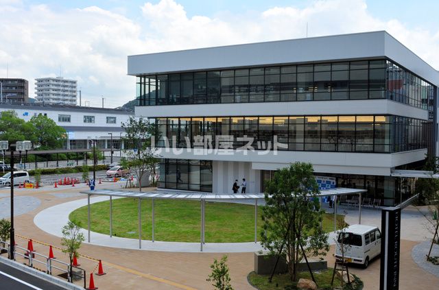 図書館　三原市立図書館（図書館）まで597m