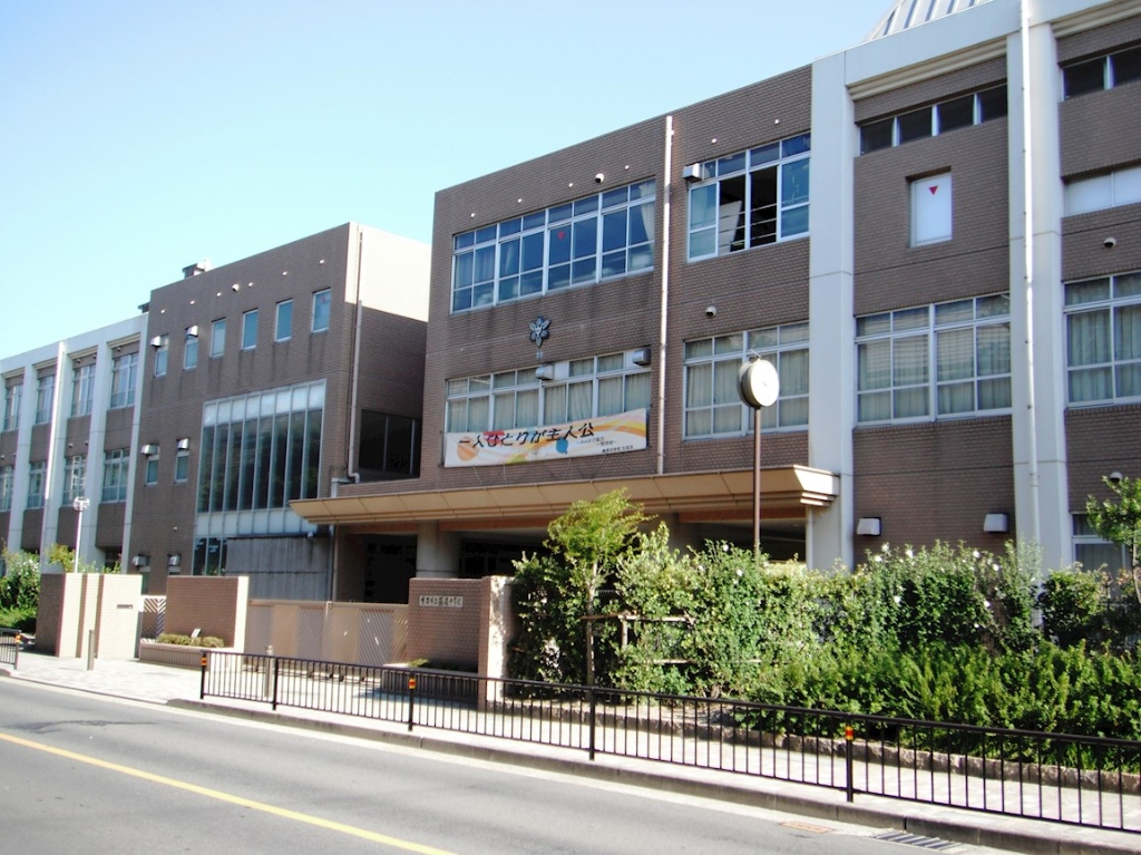 中学校　京都市立藤森中学校（中学校）まで457m