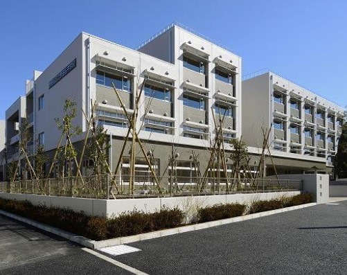 中学校　世田谷区立世田谷中学校（中学校）まで372m