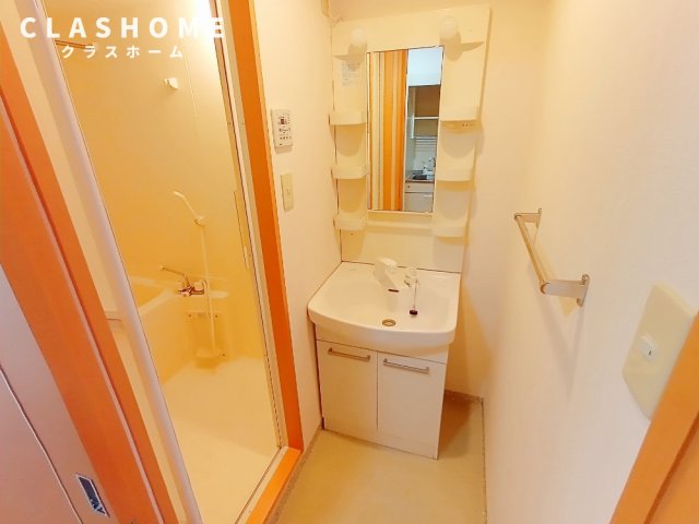 洗面設備　同物件の別部屋になります。