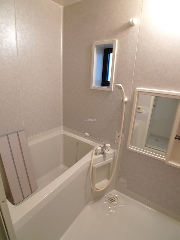 バス・シャワールーム　別号室の参考写真です。