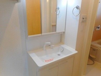 洗面設備　コンパクトで使いやすい洗面所