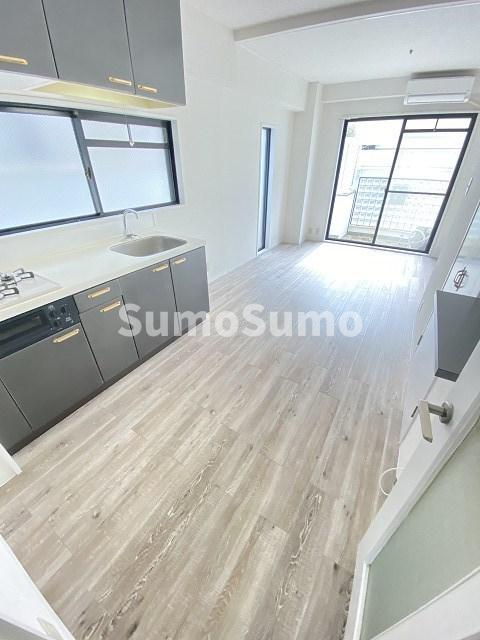 居室・リビング　こちらの居間で趣味の時間をお楽しみください