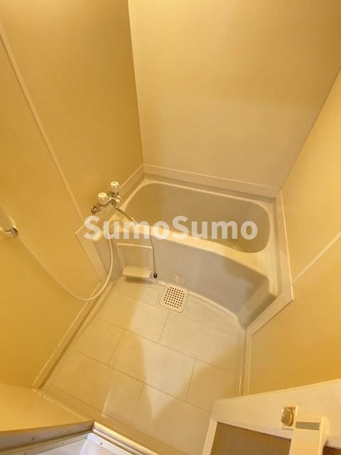 バス・シャワールーム　落ち着いた空間のお風呂です