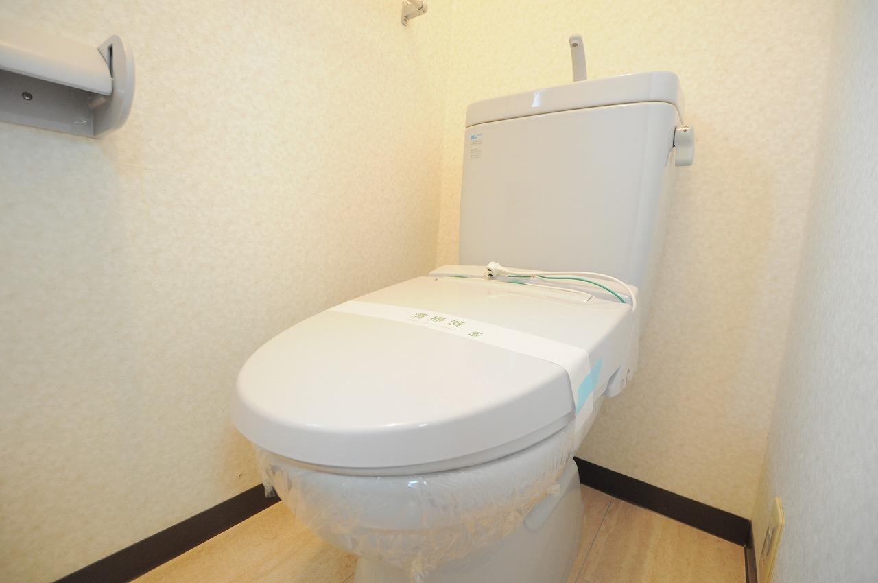 トイレ　トイレ（換気窓付）