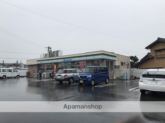 コンビニ　ファミリーマート（コンビニ）まで773m