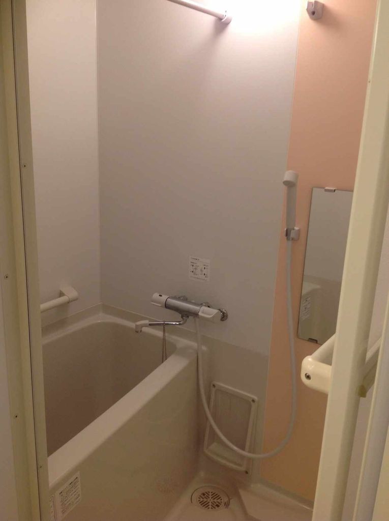 バス・シャワールーム　風呂場（鏡付）