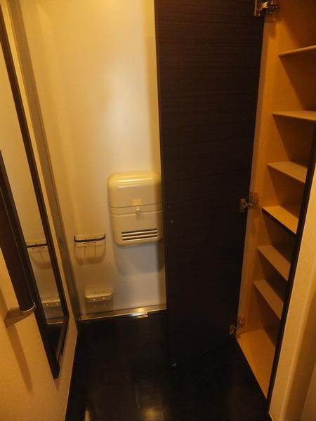 玄関　★シューズクローゼット付きの便利な玄関★