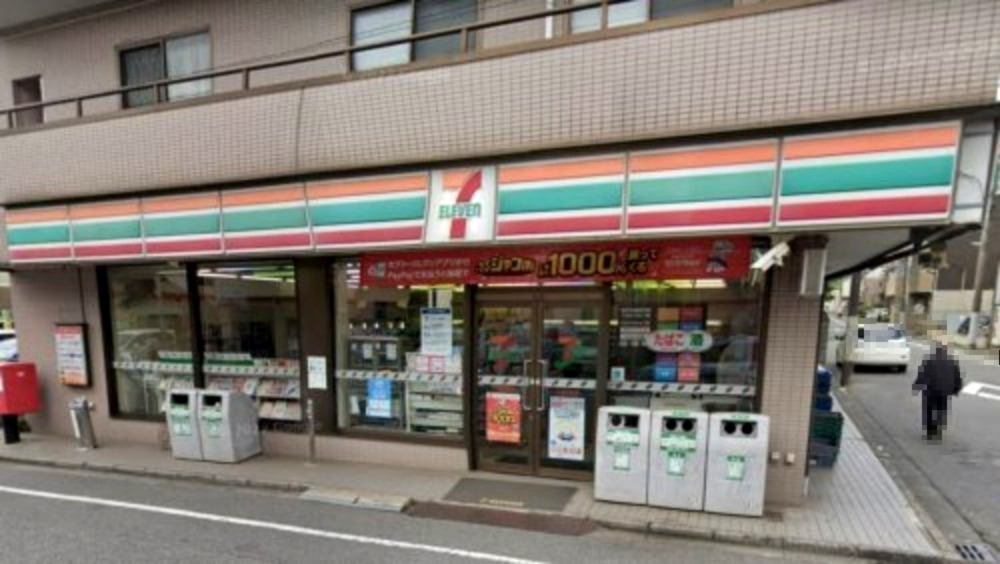 コンビニ　コンビニ（コンビニ）まで549m