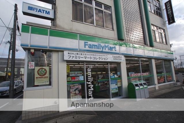コンビニ　ファミリーマート（コンビニ）まで631m