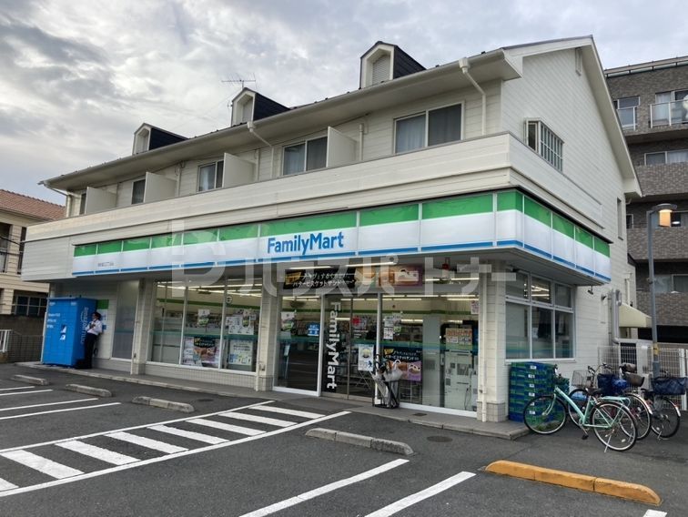 コンビニ　ファミリーマート浦安堀江三丁目店（コンビニ）まで40m